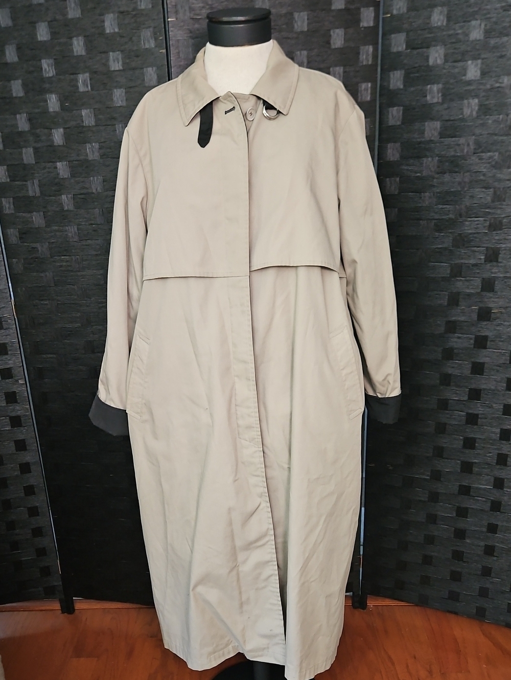 London Fog Beige Trench Coat with Black Trim Removeable Thinsulate Lining Sz 20